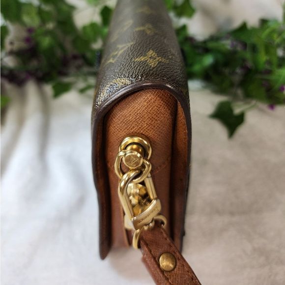 Authentic Louis Vuitton Monogram Orsay Clutch with Dust Bag - Picture 5 of 16